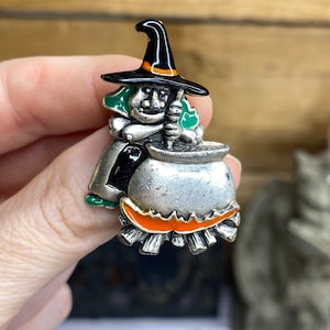 Vintage Witch stirring cauldron brooch pin ~ Halloween jewelry ~ spooky hag
