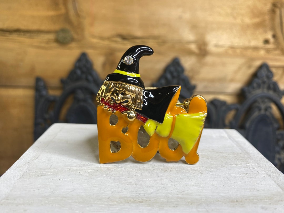Broche Vintage Sorcière En Or Sur Balai Volant - Finition Argentée, Occasion