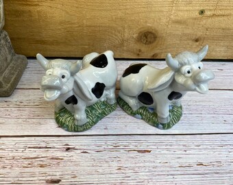 陶磁器 手描き 置物  うし 陶磁器 手描き 置物 うし 手描きの陶器製雄牛の置物（修復済み