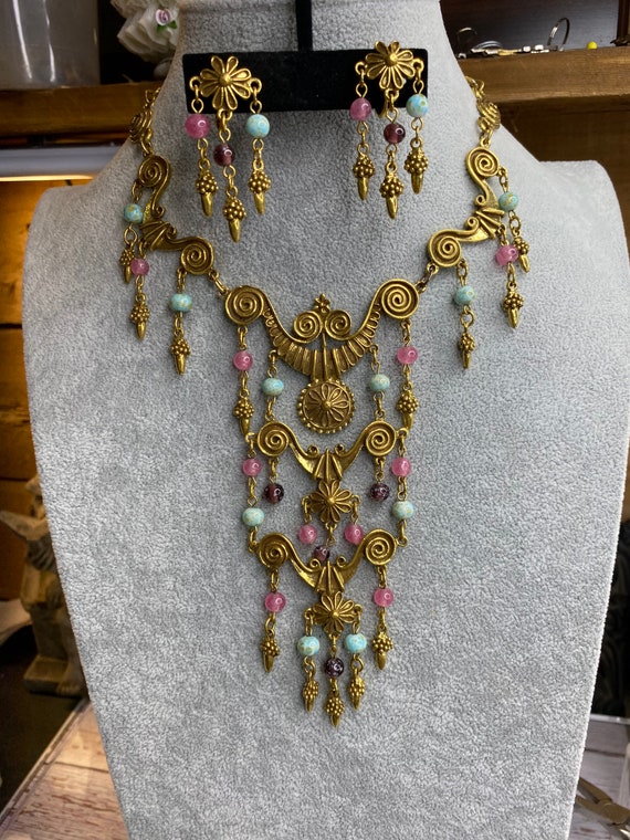 Vintage unsigned Goldette style bib Necklace and e