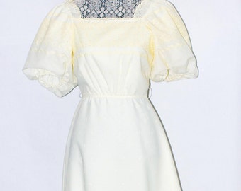 70's Ivory, eyelet, puff-sleeve Wedding Maxi Dress vintage Small/Medium