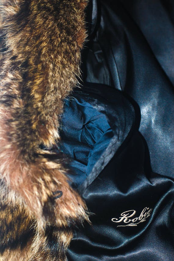 Vintage 1960’s Genuine Raccoon Fur Coat. Size Med… - image 8