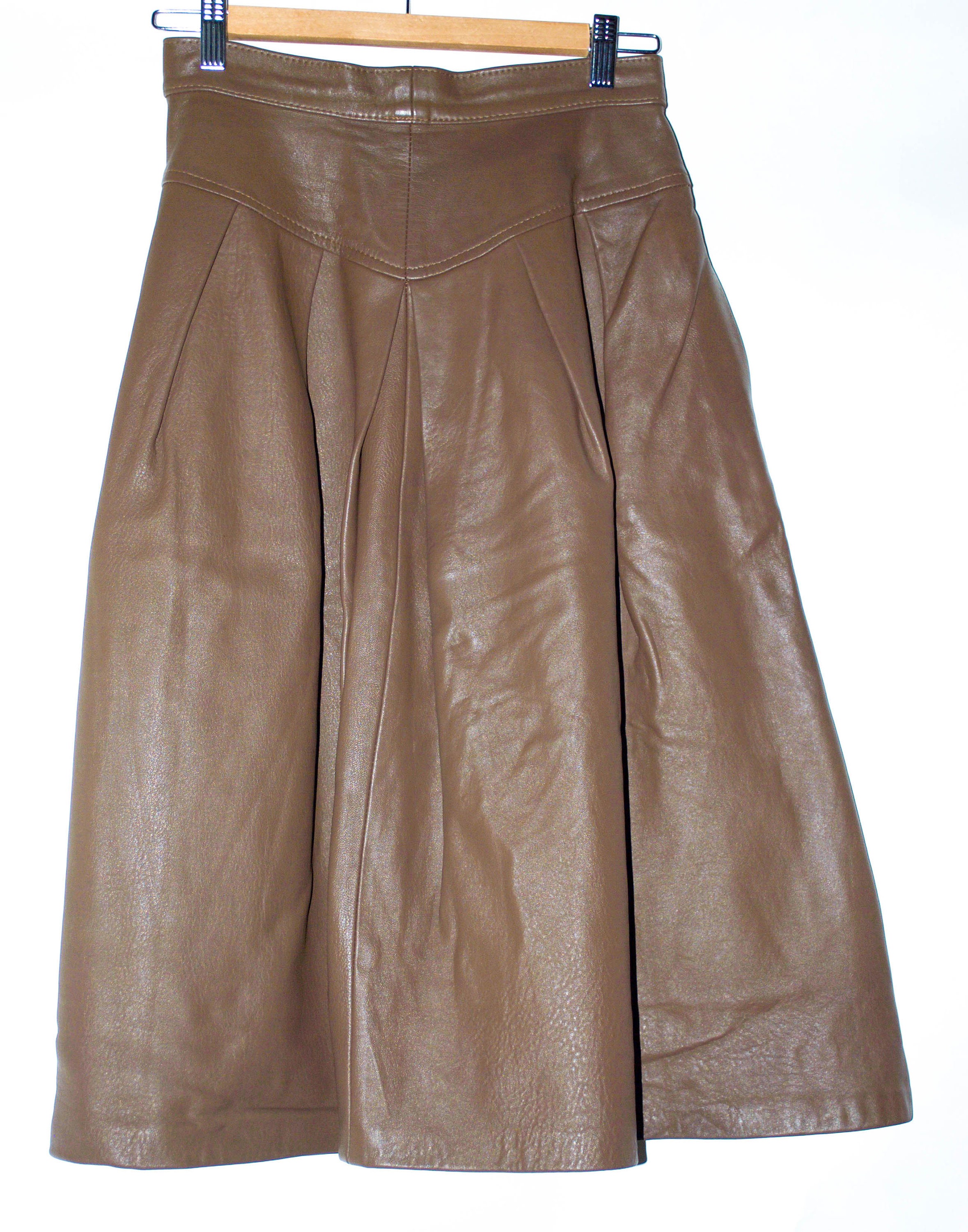 Vintage Leather Pleated Skirt With Eclair Zipper. Size Small. 
