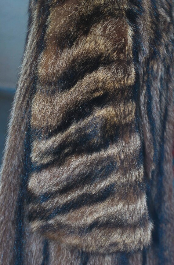 Vintage 1960’s Genuine Raccoon Fur Coat. Size Med… - image 9