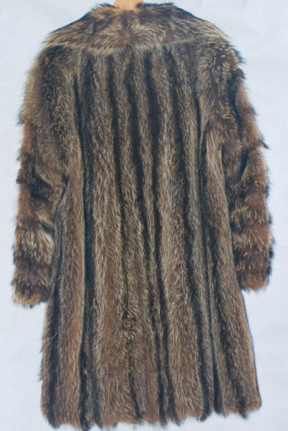Vintage 1960’s Genuine Raccoon Fur Coat. Size Med… - image 2