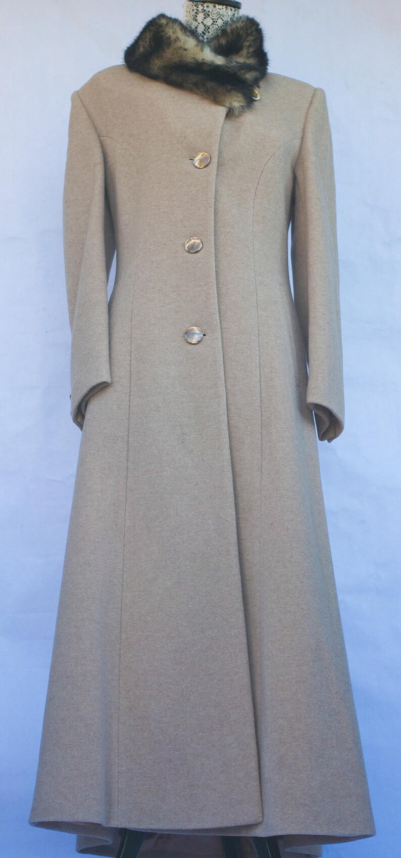 Vintage Taupe Wool Blend Faux Fur Collar Coat. Made in Poland. Size 38. S/M image 2