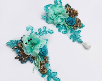 Clip-on turquoise lace earrings with flowers