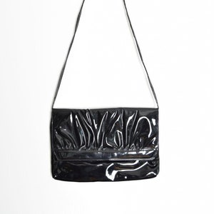vintage 80s envelope purse black shiny vinyl faux patent hand bag