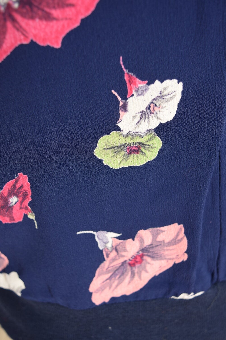 vintage 90s top navy blue rayon floral print grunge shirt blouse crop top tank S small clothing