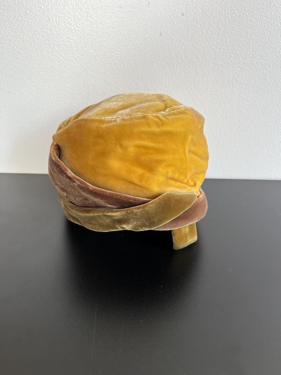 vintage 60s hat mustard yellow velvet cloche pillbox flapper fold cap Vintage 60s Hat Mustard Yellow Velvet Cloche Pillbox Flapper  main image 2