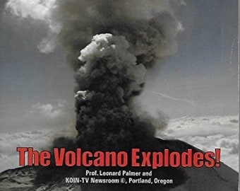 Mt. St. Helens - Der Vulkan explodiert - von KOIN-TV Nachrichtenredaktion . 1980 Taschenbuch in sehr gutem Zustand. Fotos glänzend. 8,5 "x 11", 120 Seiten
