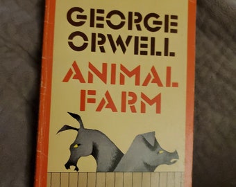 ANIMAL FARM by George Orwell.  c.1946 Signet Classics Paperback In Very Good Collectible Condition. Rare Vintage Cover.
