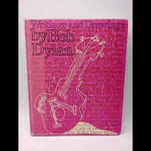 Livre de bonnes affaires_ Écrits et dessins de Bob Dylan . 1973 1ère impression à couverture rigide illustrée en bon état d'occasion*.