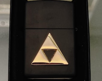 Encendedor Zippo personalizado de la Trifuerza de Legend of Zelda con emblema metálico en relieve - Regalo para gamers