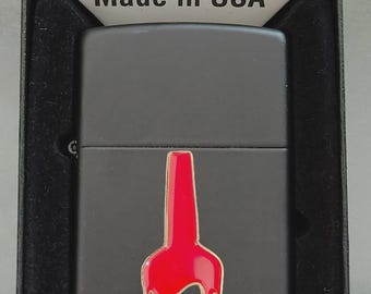 Encendedor Zippo personalizado Maker's Mark con goteo de cera roja, Kentucky Bourbon Trail. Nuevo, sin usar.