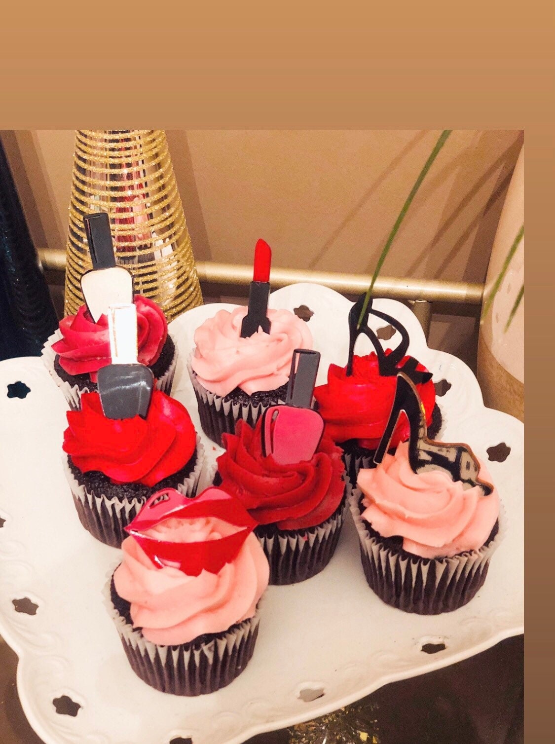 Coco Chanel Designer black Red white muffins, cupcakes  Chanel cake, Sweet  16 cupcakes, Chanel inspired party