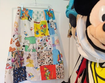 Made To Order Vintage Disney Stoff Patchwork Midirock bestellen. Disney Sheet Rock für einen Tag in den Parks für sie. Rock für Mädchen, Teenager, Frauen