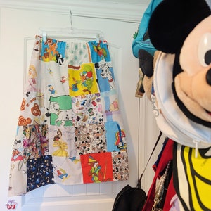 Wykonana na zamówienie spódnica midi Vintage Disney Fabric Patchwork. Spódnica Disney Sheet na dzień w parkach dla niej. Dziewczęta, nastolatki, spódnica damska
