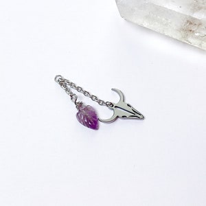 Orecchini a catena con ametista e teschio con testa di bue, anello con elica, lobo, cartilagine, barra di cartilagine, indus, boho chic, ciondolo con pietra preziosa unica
