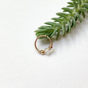 Piercing ad anello con pietra di luna 22G/20G su misura, elica, conchiglia, anello al naso, narice, narice, lobo dell'orecchio, creolo, daith, rook, cartilagine, trago