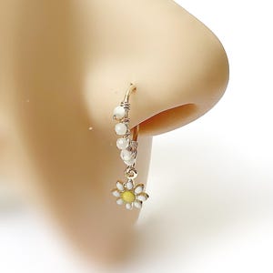Piercing plaqué or/nacre indien 18G/1mm  Ø1cm bague nez narine nostril oreille upper lobe créole bijou corps bohème ethnique cartilage fleur