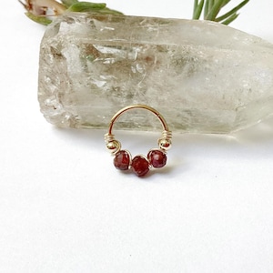 Piercing clicker 20G Ø8mm granato/acciaio ch anello placcato oro narice elica conchiglia daith rook cartilagine lobo superiore arcade creolo orecchio gioiello