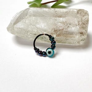 Piercing anneau mauvais oeil noir 20G bague nez narine nostril hélix conch upper lobe créole boucle d’oreille ethnique bohème sur mesure
