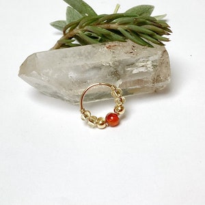 Piercing chapado en oro y cornalina, 0,6 mm/22g, 0,8 mm/20g, 1 mm/18g, anillo de hélice, caracola, daith, tragus, fosa nasal, oreja, boho chic