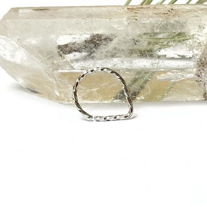 Piercing goutte acier chirurgical torsadé, anneau hélix conch nez narine nostril septum daith rook tragus cartilage lobe oreille créole