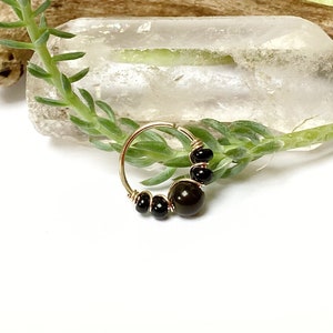 Piercing obsidienne doré et plaqué or, ou acier ch ou titane, anneau hélix, conch, nez, narine, nostril, daith, rook, tragus, oreille, lobe