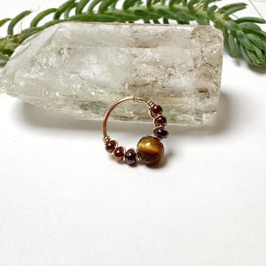 Titanium/vergulde tijgeroog piercing 22G 20G helix ring conch neus neusgat neusgat bovenkwab daith toren kraakbeen oorbel boho