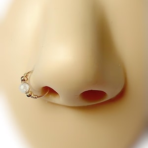 Piercing anneau pierre de lune 22G ø7 et 8 mm sur mesure bague hélix conch nez narine nostril oreille lobe créole rook cartilage tragus