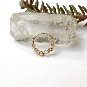 Piercing anneau pierre de lune 20G Ø11mm bague hélix conch nez narine nostril oreille upper lobe créole daith rook cartilage bohème chic