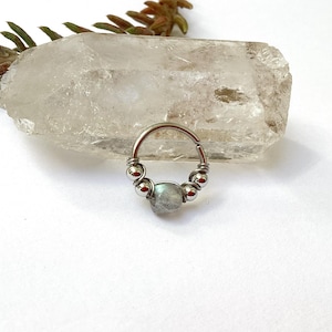 Piercing titane/ labradorite 22G 20G 18G  anneau hélix conch nez septum nostril narine upper lobe daith rook cartilage créole oreille bohème
