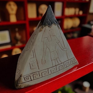 10 cm Handgefertigte Keramik Pyramide Figur - Altägyptisches Design