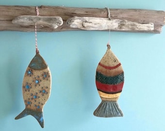 Adorno de pared de cerámica con forma de pez, hecho a mano – Cerámica única inspirada en el mar – Elige tu modelo – Precio por pieza