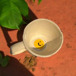 Taza de cerámica hecha a mano Smiley con diseño de rayas 200 ml de capacidad