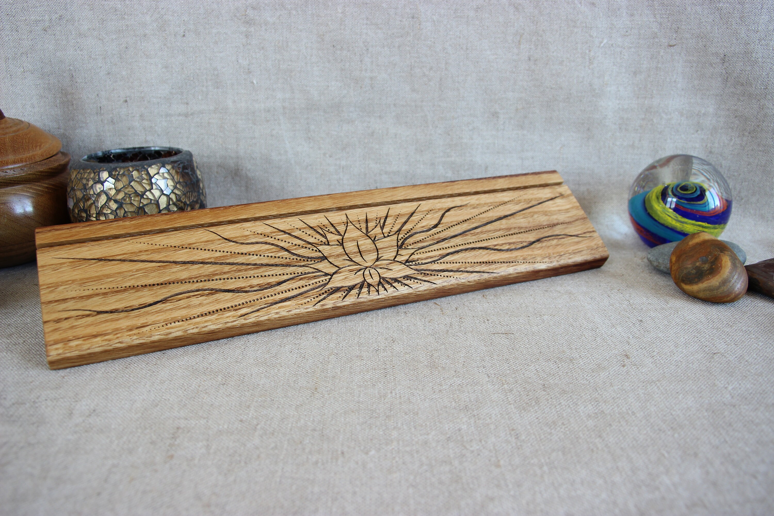 Support Pour Oracles, Porte Carte Illustrées en Bois. Porte-Cartes Tarot. Wooden Oracle Card Holder 