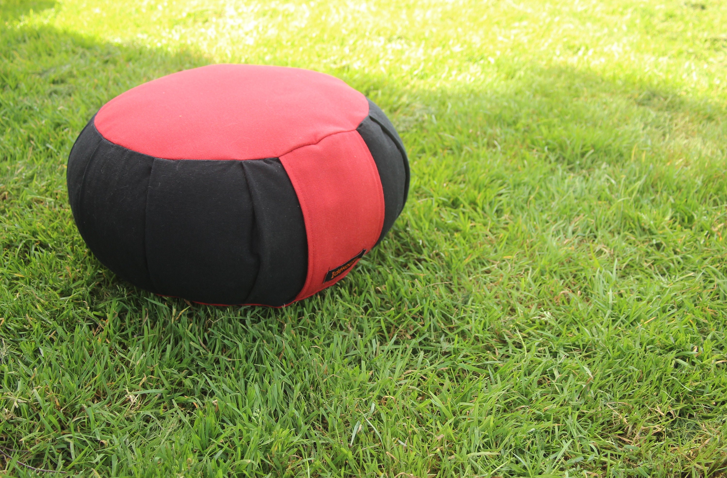Zafu ou Coussin de Méditation Noir et Rouge