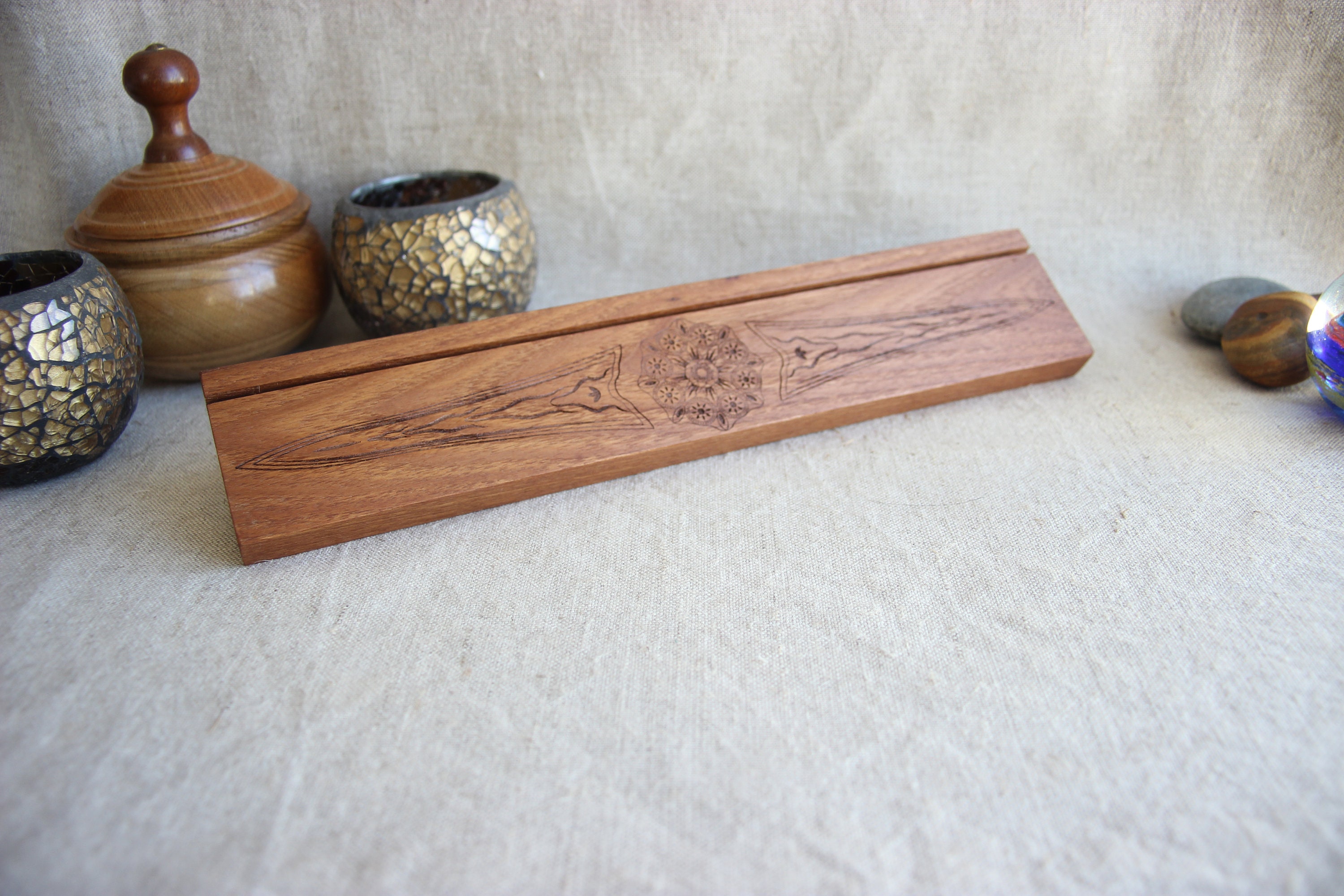 Support Pour Oracles, Porte Carte Illustrées en Bois. Porte-Cartes Tarot. Wooden Oracle Card Holder 