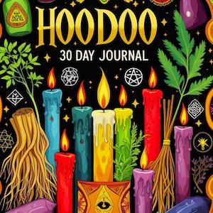 以下が含まれることがあります： 「HOODOO 30 DAY JOURNAL」の金色の文字が特徴的なカラフルなイラスト。様々な色のろうそく、ハーブ、ほうき、神秘的なシンボルが黒い背景に描かれており、神秘的な雰囲気を醸し出しています。