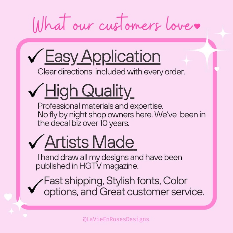K&ouml;nnte beinhalten: Eine hellrosa Infografik mit dunklem Text unter der &Uuml;berschrift What our customers love. Sie listet Punkte mit H&auml;kchen auf: Easy Application mit Anleitung, High Quality Materialien, handgezeichnete Artists Made Designs und schneller Versand.