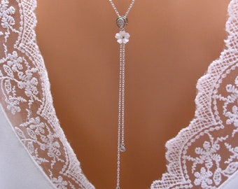 Collier dos nu mariée, pendentif de dos double chaine argentée goutte strass et mini fleurs