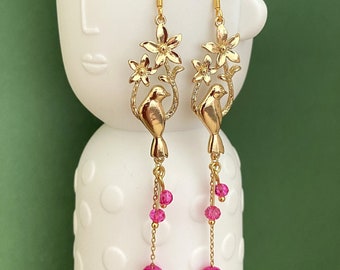 Boucles d'oreilles pendantes oiseaux dorés, perles rose fushia, bijoux fantaisie fushia