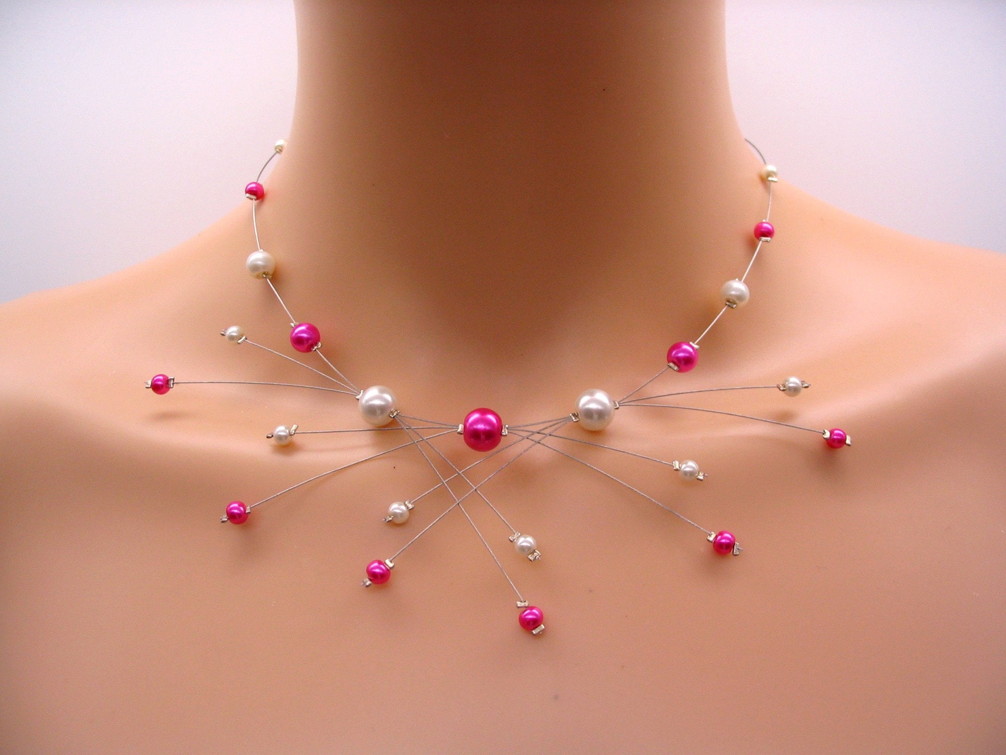 Collier Torque Fantaisie Métal Pendentif Rose Fushia - Tour De Cou 40 Cm