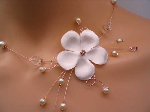 Collier mariage dore ou dore rose fleur et perles bijoux fantaisie mariage sur mesure et personnalisables collier mariee fleur ivoire Etsy France