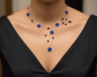 Königsblaue Halskette mit königsblauen und schwarzen Blumen und Perlen, blauer Modeschmuck, Hochzeitsschmuck, Abend, Zeremonie