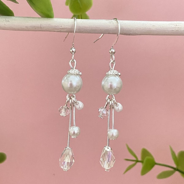 bijoux mariage boucles d'oreilles pendantes perles blanches et transparentes