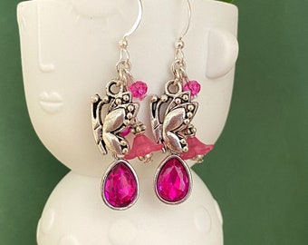 Bijoux fantaisie fushia,  boucles d'oreilles rose fushia, perles et goutte, thème papillon