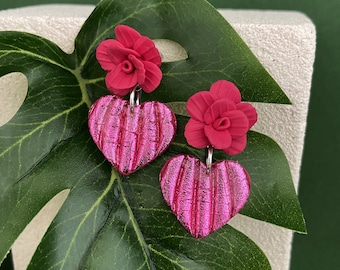 Boucles d'oreilles fushia fleur et coeur, boucles d'oreilles fêtes des mères, idée cadeau bijoux femme, fabriquées en France